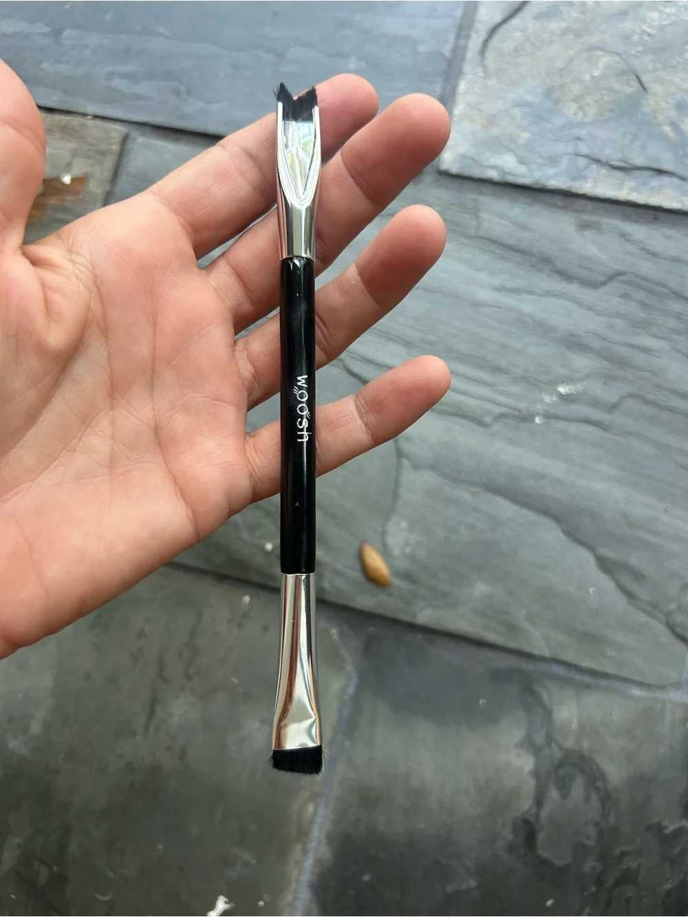 The Woosh Beauty  The Corner Brush Eye Stamper